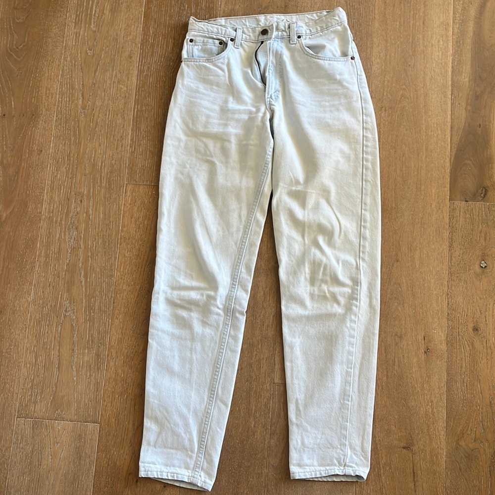 Light wash vintage Levi’s straight leg jeans
